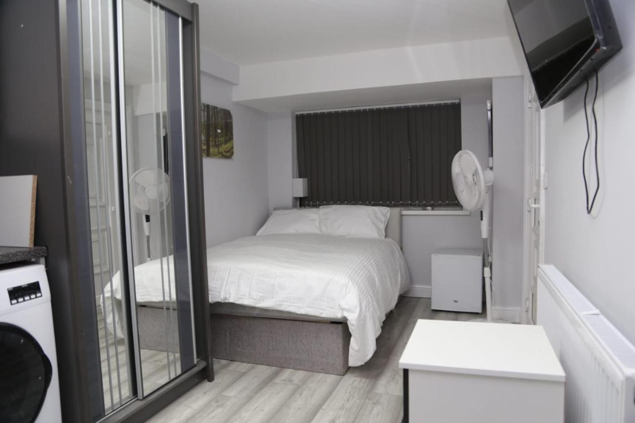 A A Guest Rooms Nightingale Chalet Лондон Экстерьер фото